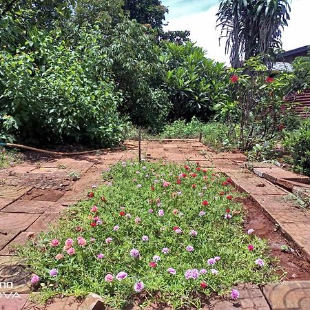 Familyhouse & Trekking Appartement Banlung Buitenkant foto