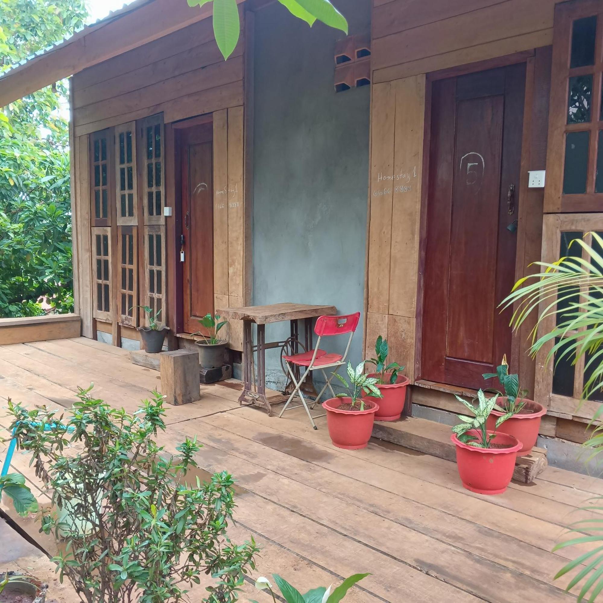 Familyhouse & Trekking Appartement Banlung Buitenkant foto